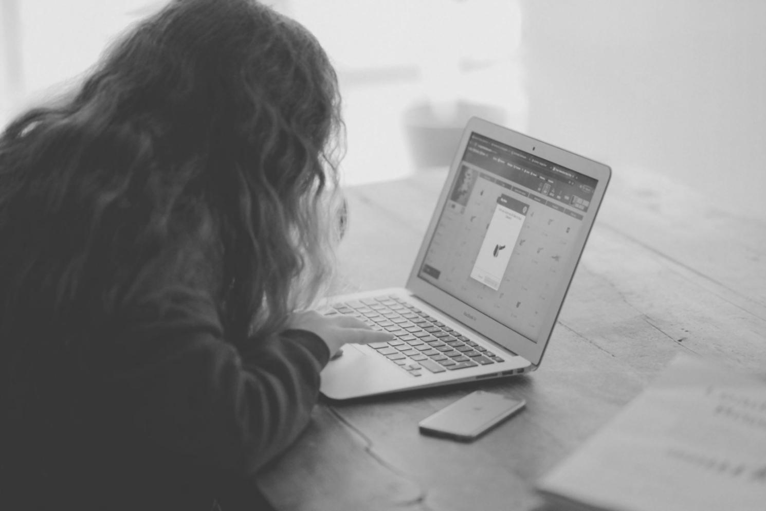 Risikomanagement Dashboard mit verschiedenen Handelspositionen und Verlustbegrenzungen